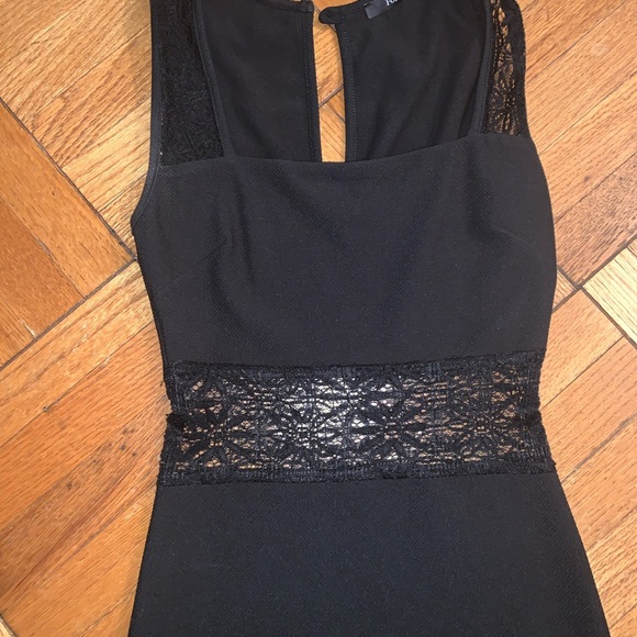 BLACK LACE FITTED MIDI DRESS - Picture 2 of 4
